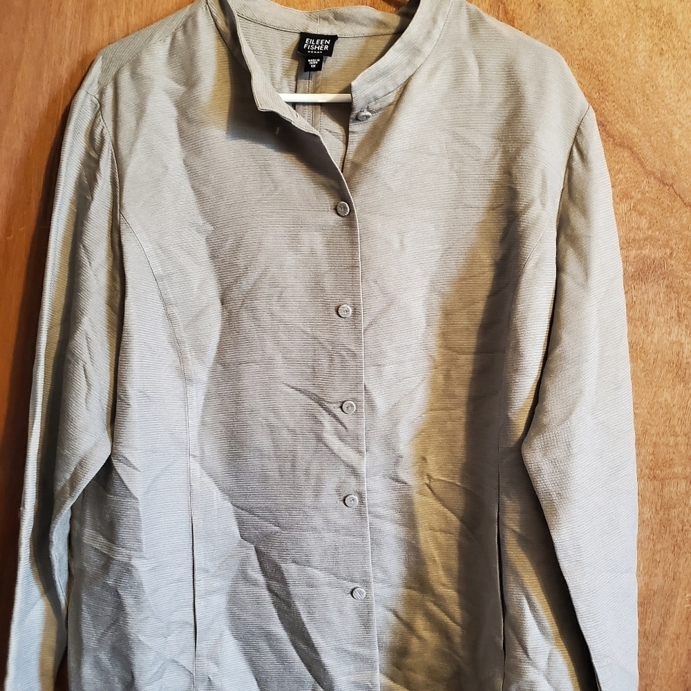EILEEN FISHER WOMAN 100% SILK 1X. GRAY. BUTTON UP LONG SLEEVES BLOUSE